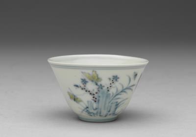 图片[2]-Cup with flowers and butterflies in doucai painted enamels, Ming dynasty, Chenghua reign, 1465-1487-China Archive